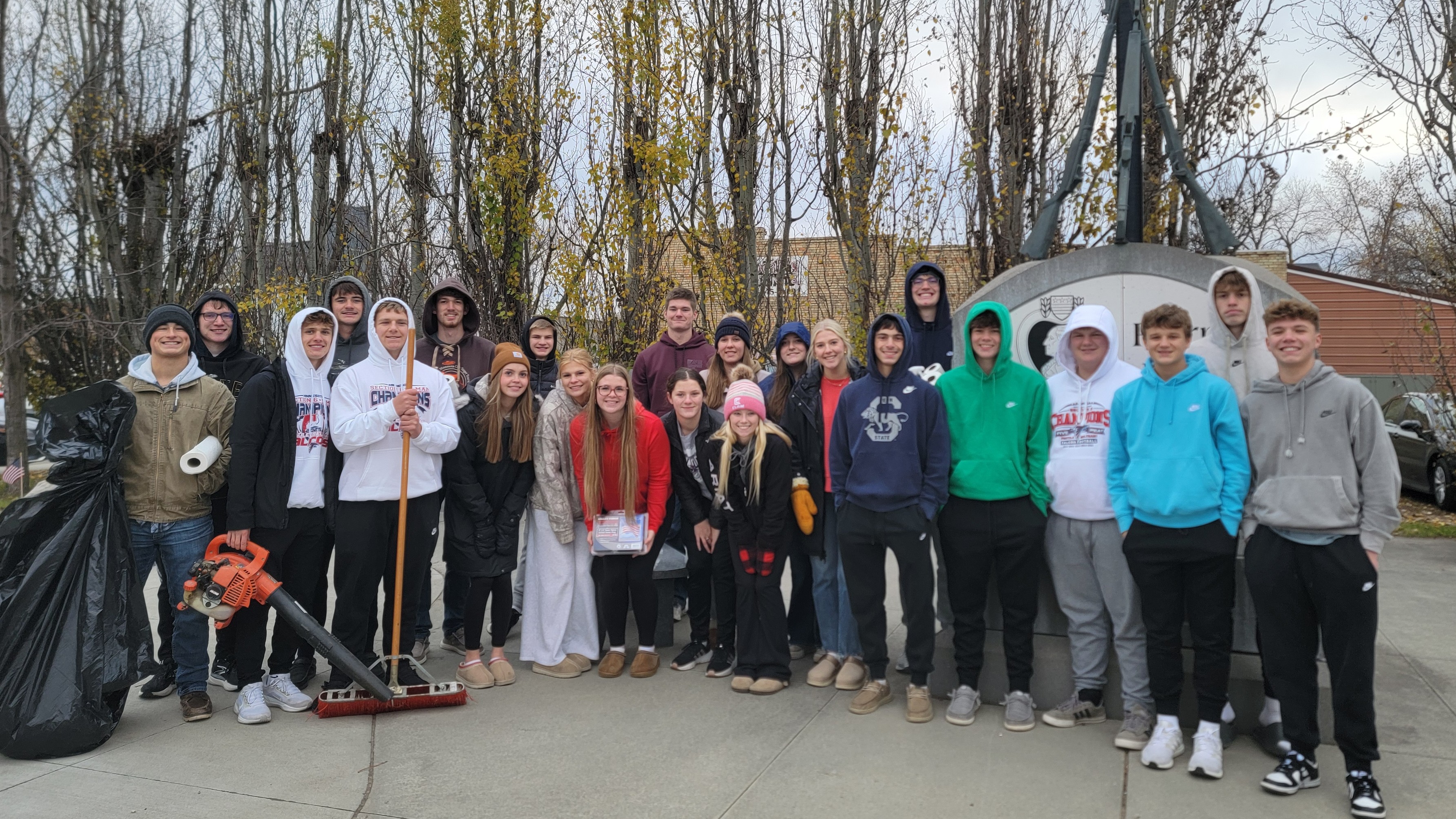 MHS cleans up Veterans Memorial!
